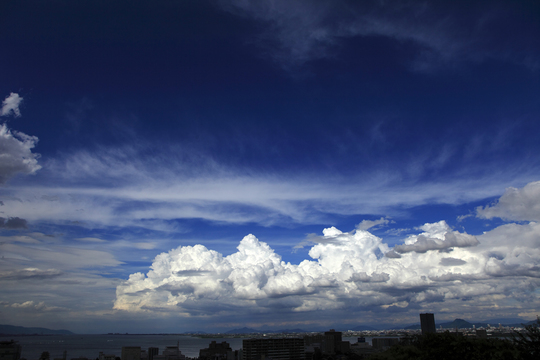 琵琶湖の夏雲.jpg